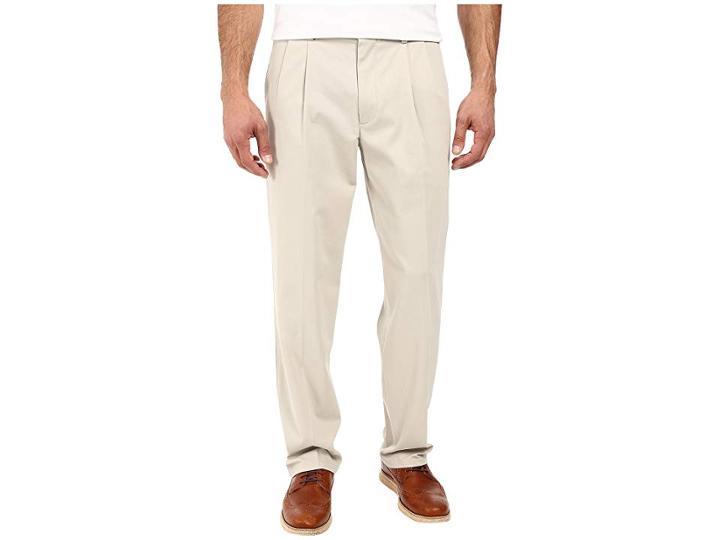 Dockers Signature Khaki D3 Classic Fit Pleated (cloud Stretch) Men's Casual Pants