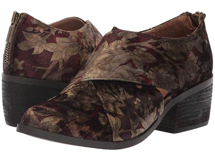Me Too Taze (brown Floral Velvet) Women's  Shoes
