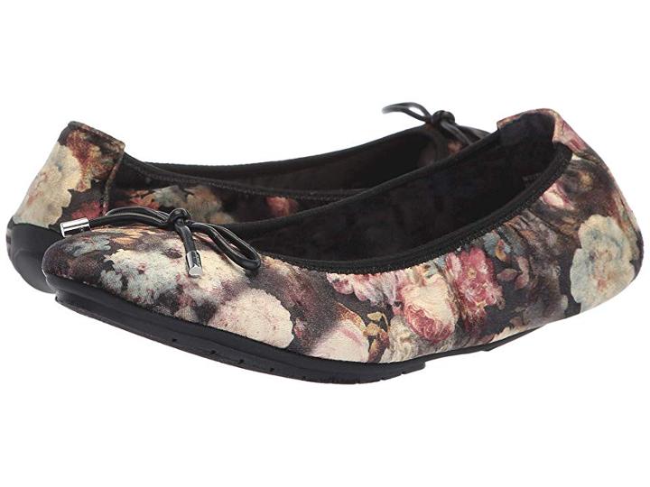Me Too Halle (multi Flower Velvet) Women's Flat Shoes