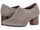 Clarks Un Cosmo Zip (taupe Suede) Women's  Shoes