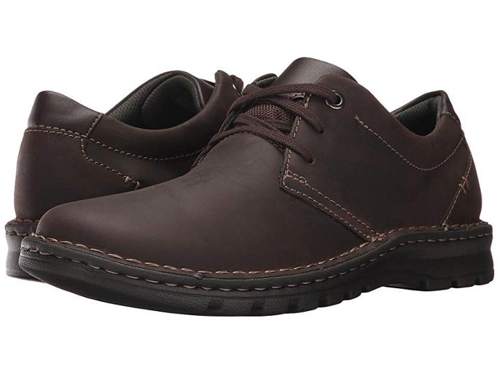 Clarks Vanek Plain (dark Brown Leather) Men's Shoes