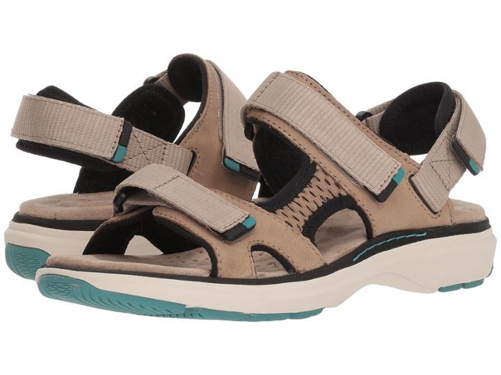 Clarks Un Roam Step (sand Nubuck) Women's Sandals