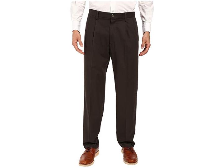 Dockers Signature Khaki D3 Classic Fit Pleated (coffee Bean Stretch) Men's Casual Pants