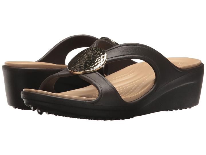 Crocs Sanrah Hammered Circle Wedge (espresso/gold) Women's  Shoes