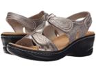 Clarks Lexi Walnut Q (gold Metallic) Women's Sandals