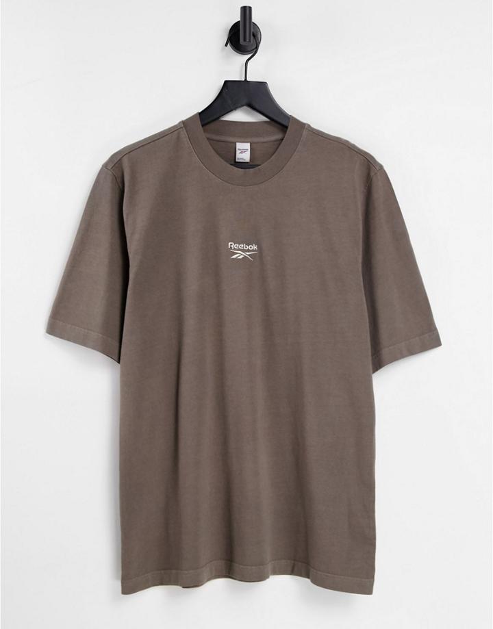 Reebok Central Logo T-shirt In Taupe Brown - Exclusive To Asos