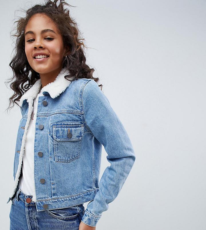 Asos Design Tall Denim Shrunken Jacket With Fleece Collar In Midwash Blue - Blue
