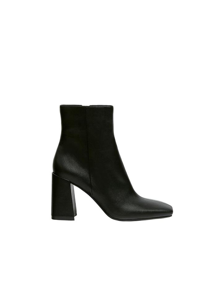 Pull & Bear Heeled Ankle Boot In Black