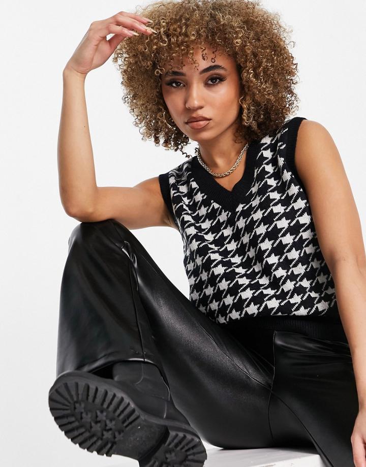 Qed London Knitted Vest With Contrast Trim In Houndstooth-multi