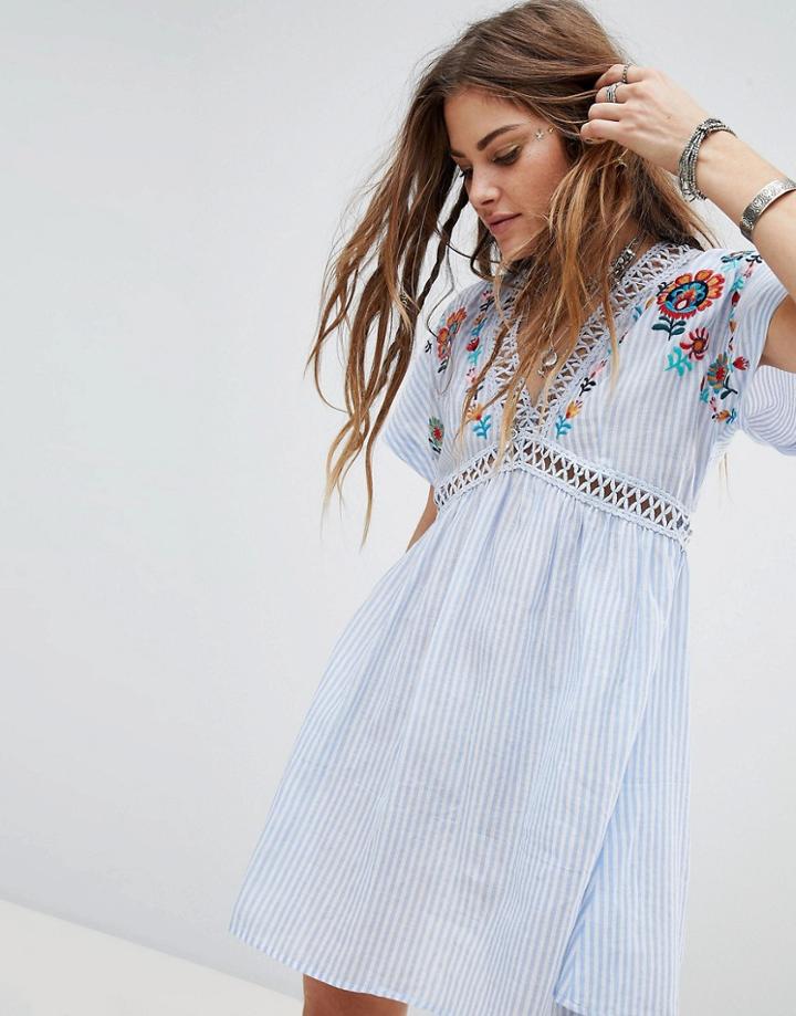 En Creme Dress With Embroidered Kimono Sleeves - Blue