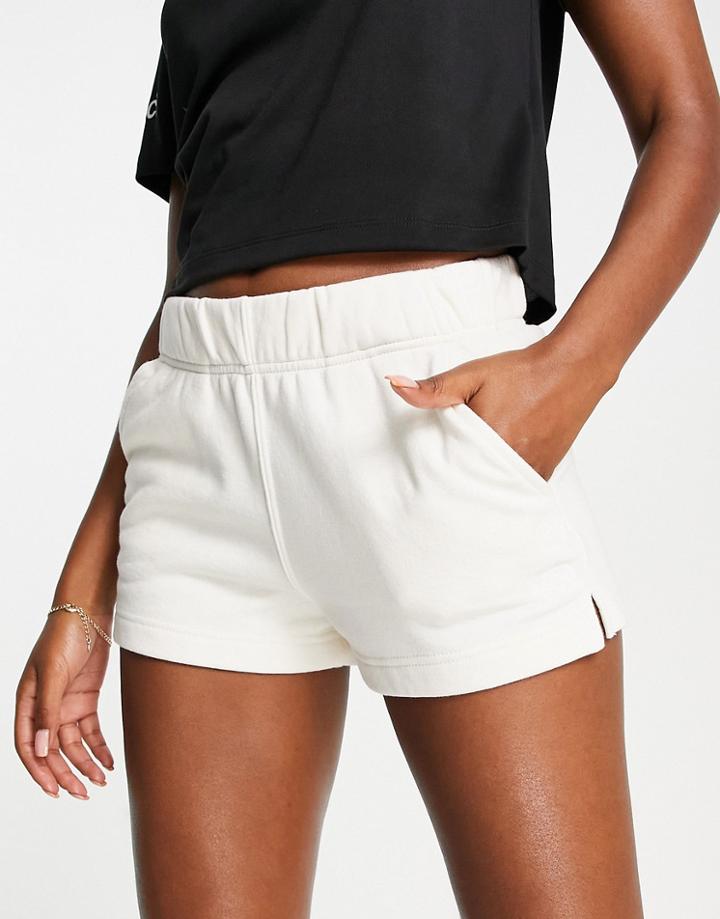 The North Face Half Dome Logo Jersey Shorts In White