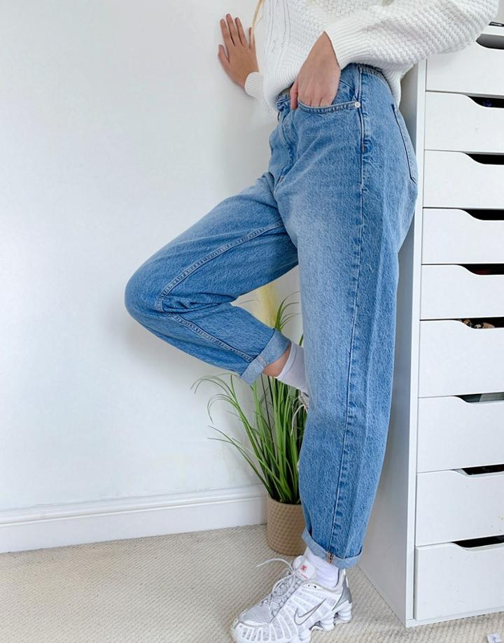 Pull & Bear Elasticated Waist Mom Jean In Medium Blue