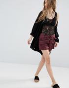 Moon River Shorts In Lace With Ruffles - Red
