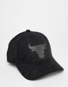 Mitchell & Ness Snapback Cap Chicago Bulls In Suede - Black