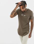 Night Addict Curved Hem Script Logo T-shirt In Muscle Fit - Green