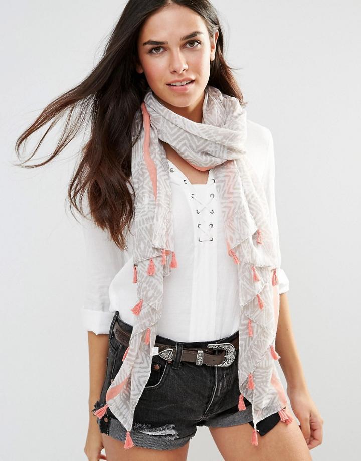 Liquorish Lightweight Printed Scarf With Tassels - Gray