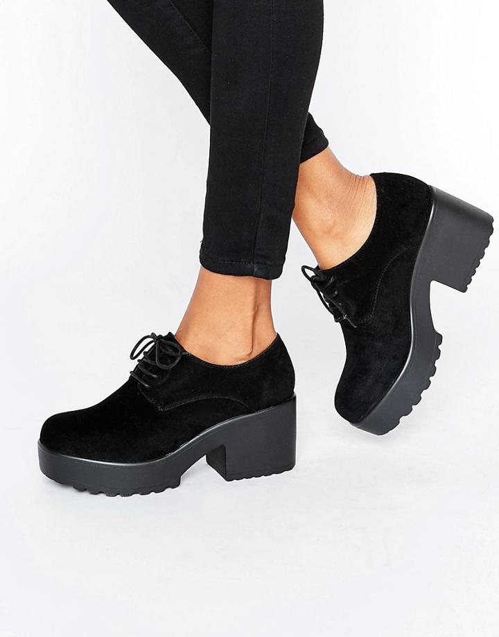 Pull & Bear Lace Up Heeled Brogue Shoe - Black