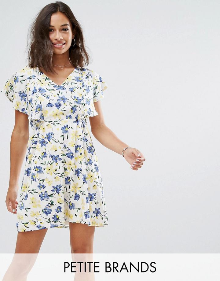 Yumi Petite Cape Dress In Floral Print - White