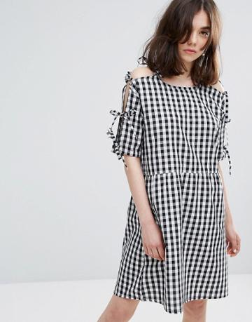 Plain Studios Cold Shoulder Smock Dress In Gingham - Black