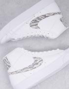 Nike Blazer Mid '77 Se Sneakers In White/zebra