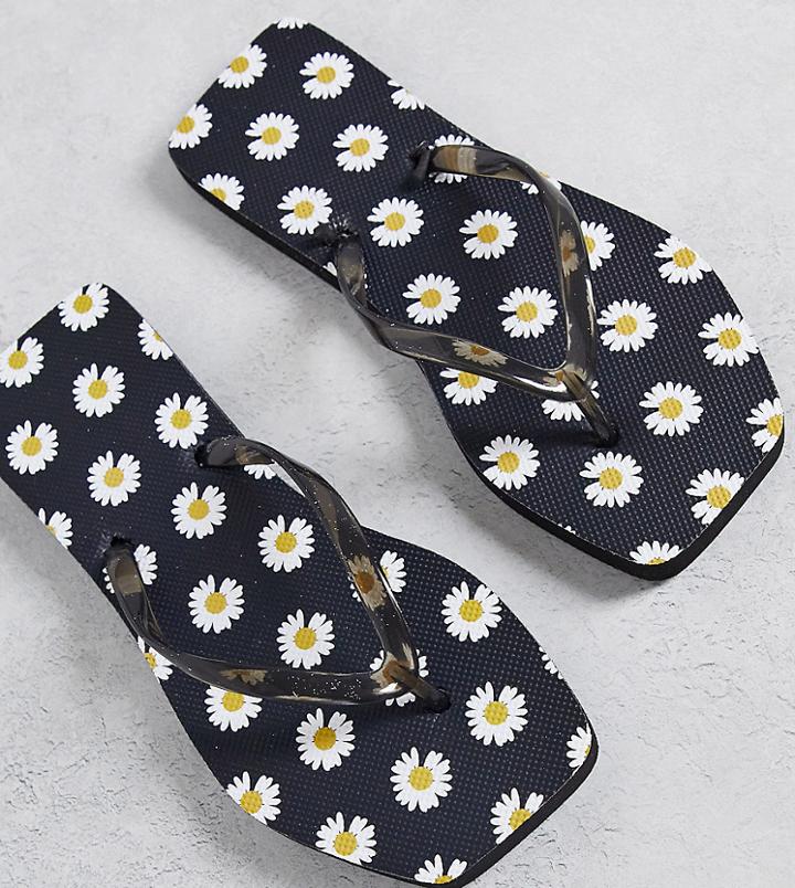 Truffle Collection Wide Fit 2-pack Square Toe Flip Flops In White & Print