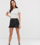 Influence Tall Frill Hem Shorts In Daisy Print - Black