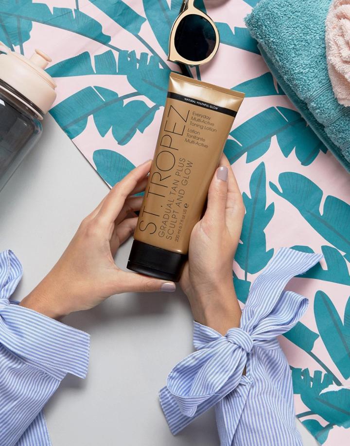 St. Tropez Gradual Tan Plus - Sculpt & Glow Lotion 200ml - Clear