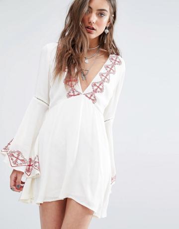 Kiss The Sky Plunge Neck Dress With Embroidered Detail - Cream