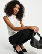 Trendyol Sleeveless Knitted Top With Collar In Cream-white