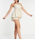 Collusion Gingham Shorts In Beige-neutral