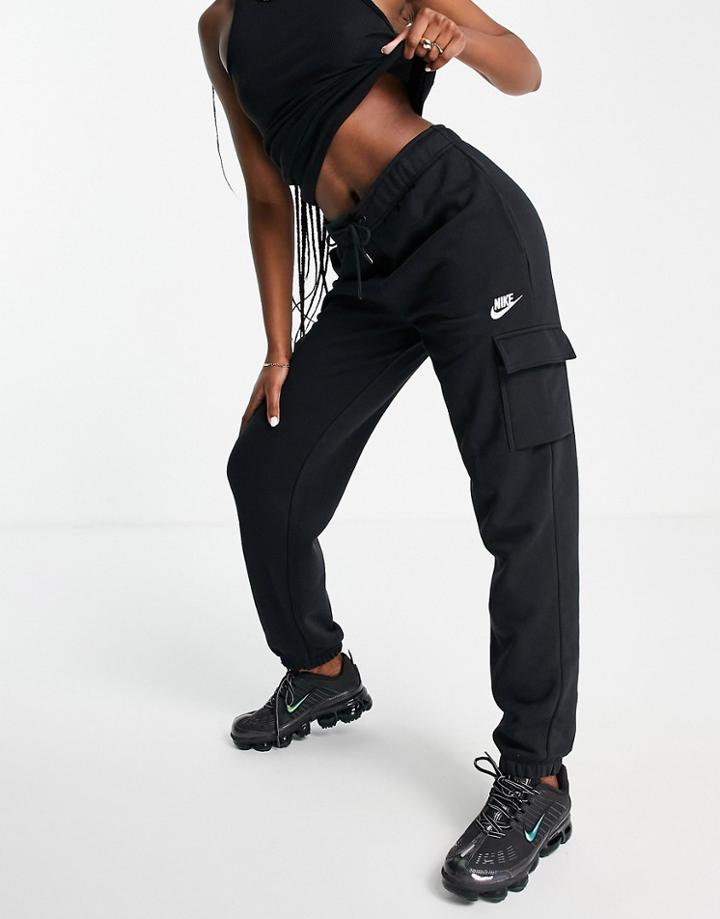 Nike Essential Fleece Cuffed Cargo Sweatpants In Black
