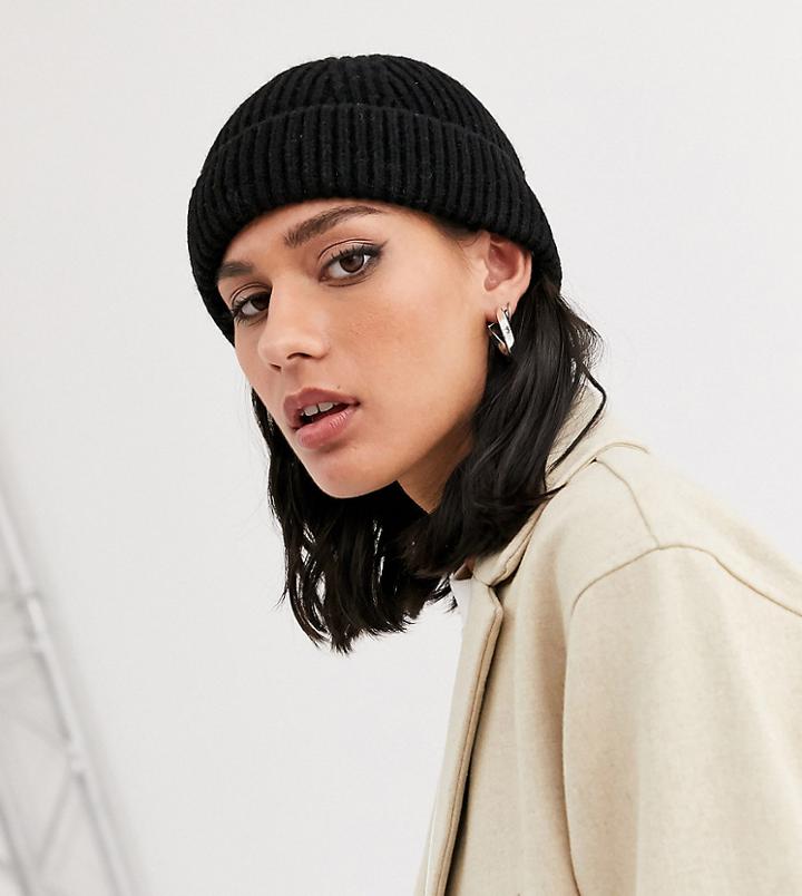 Monki Ribbed Short Beanie In Black