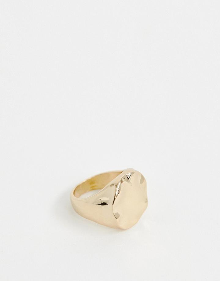 Weekday Hammered Ring In Gold - Gold