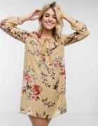 En Cr Me Swing Dress In Vintage Floral And Neck Cut Out Detail-pink
