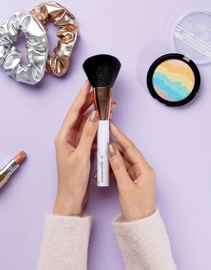 Skinnydip Marble Powder Brush - Clear