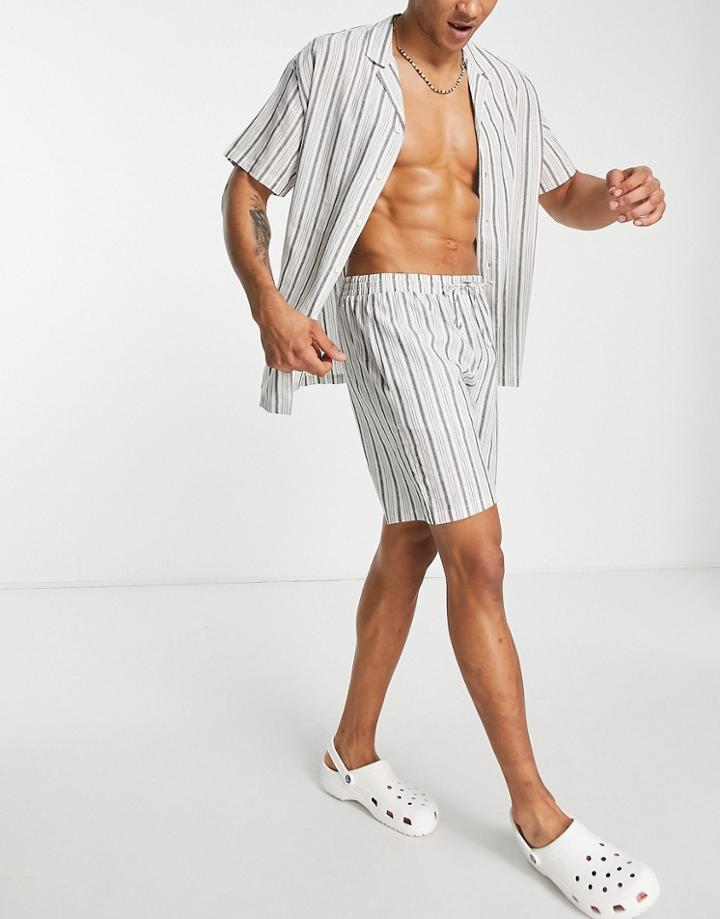 South Beach Linen Blend Shorts In White With Black Stripe