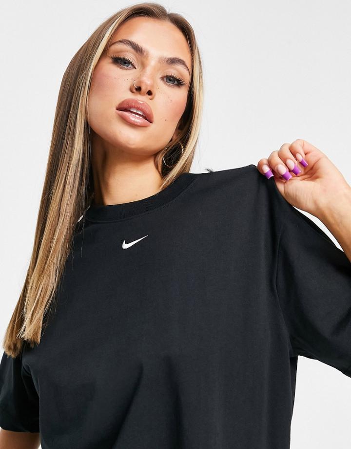 Nike Essential Boyfriend T-shirt In Black
