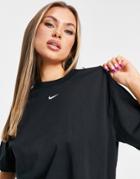 Nike Essential Boyfriend T-shirt In Black