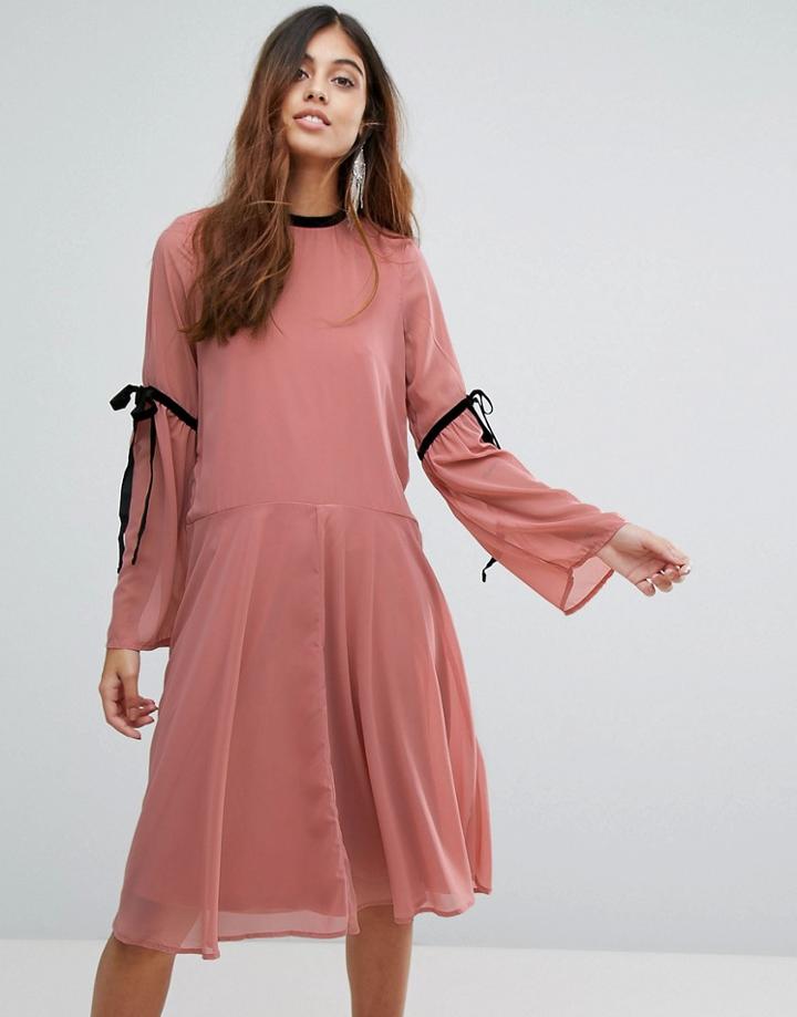 Vero Moda Tie Sleeve Dress-pink