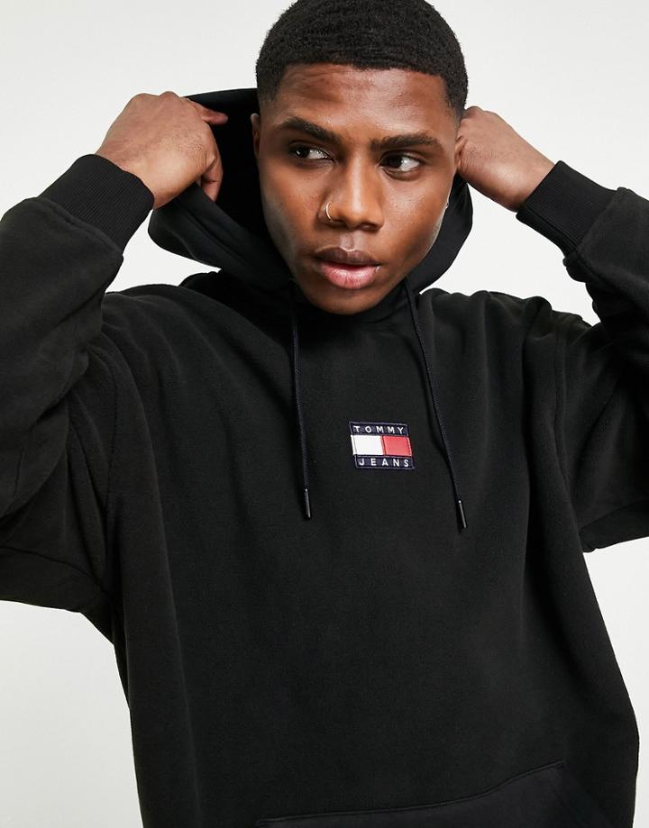 Tommy Jeans Badge Polar Fleece Hoodie Relaxed Fit In Black