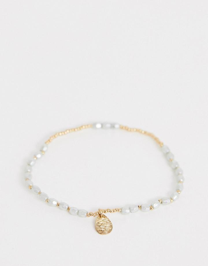 Asos Design Stretch Bracelet With Mini Faux Freshwater Pearls And Hammered Teardrop Charm In Gold Tone - Gold