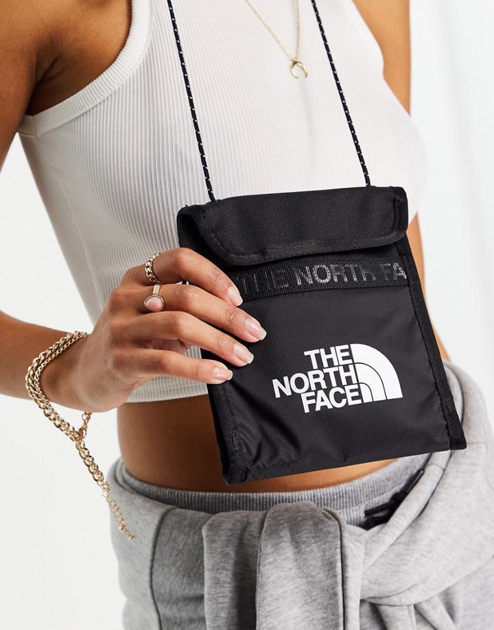 The North Face Bozer Neck Pouch In Black