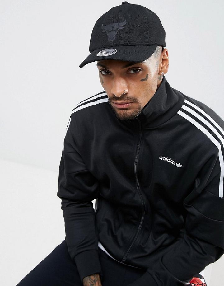 Mitchell & Ness 110 Flexfit Cap Chicago Bulls - Black