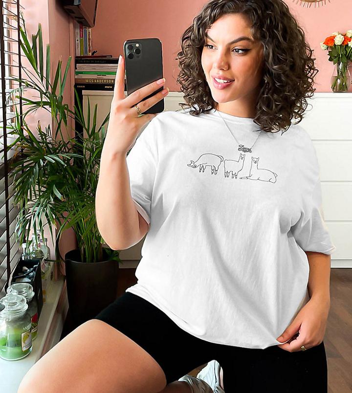 Heartbreak Plus Llamas Graphic T-shirt In White