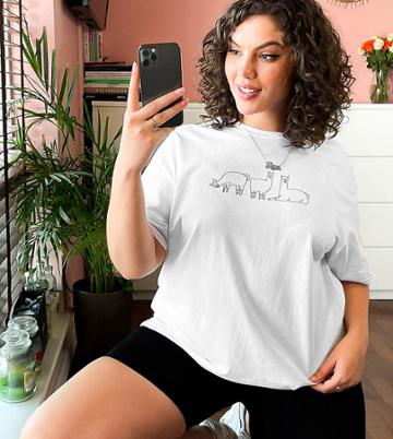 Heartbreak Plus Llamas Graphic T-shirt In White
