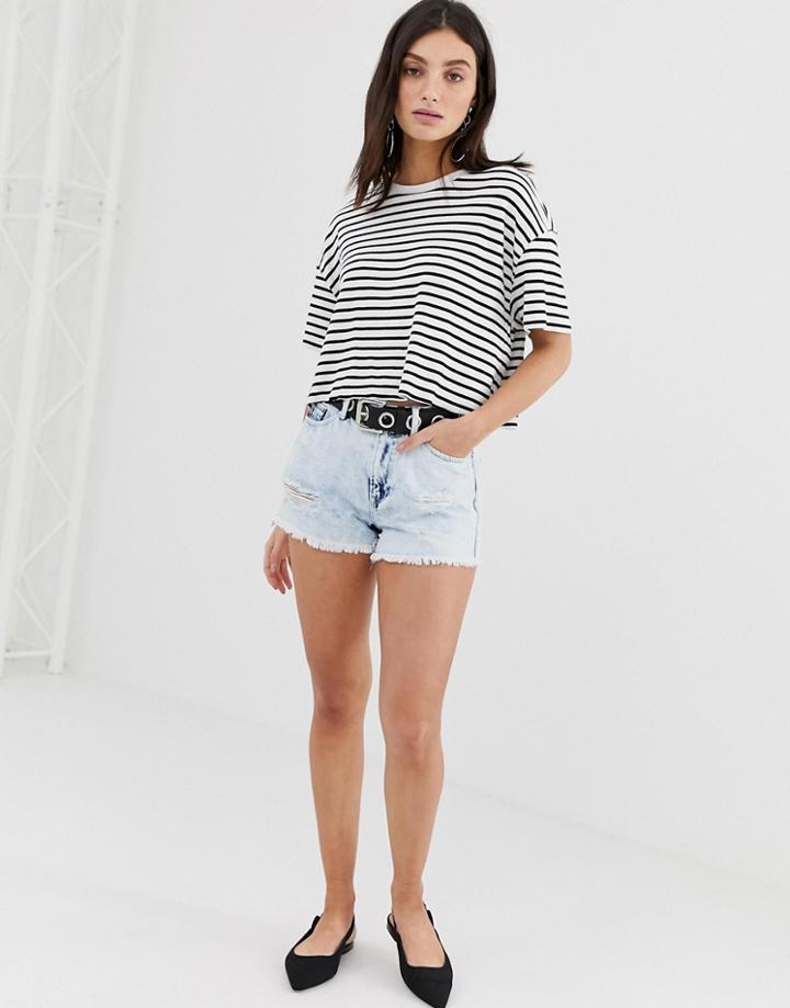 Stradivarius Ripped Raw Hem Denim Shorts In Acid Wash - Blue
