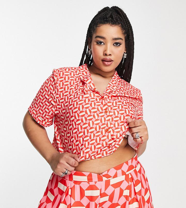 Twisted Wunder Plus Short Sleeve Boxy Shirt In Pink Geo Print - Part Of A Set
