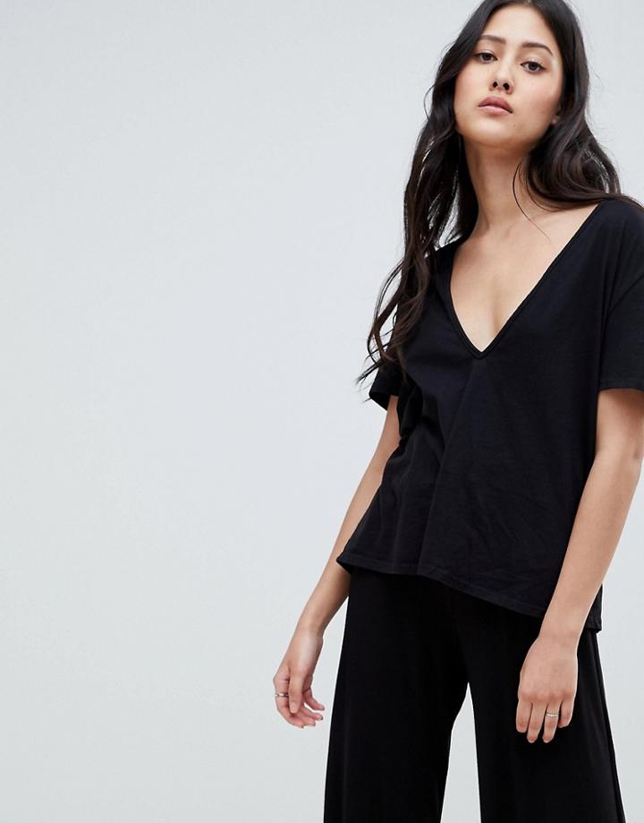 Nytt Kinsley Deep V-neck T-shirt - Black