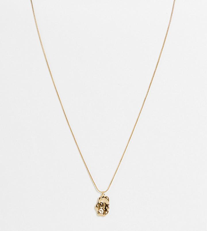 Designb Curve Necklace With Hammered Pendant In Gold Tone