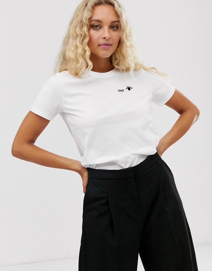 In Wear T-shirt With Embroidered Patch-white